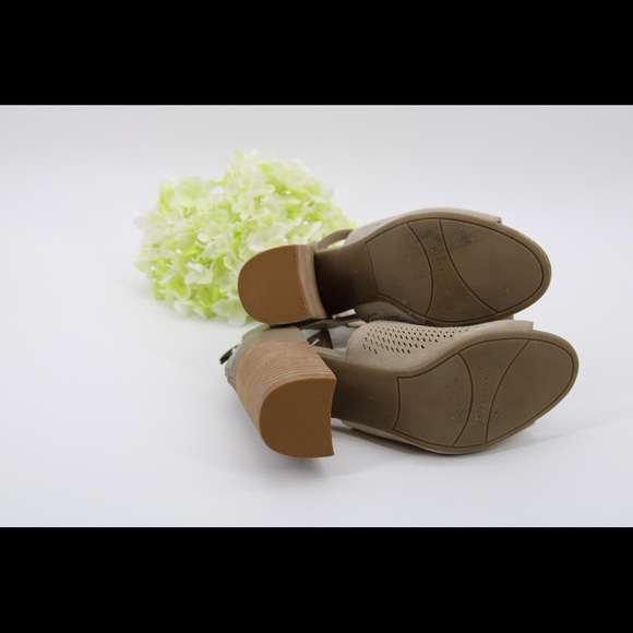 Marc Fisher Sandals with Block Heels. - Picture 8 of 9